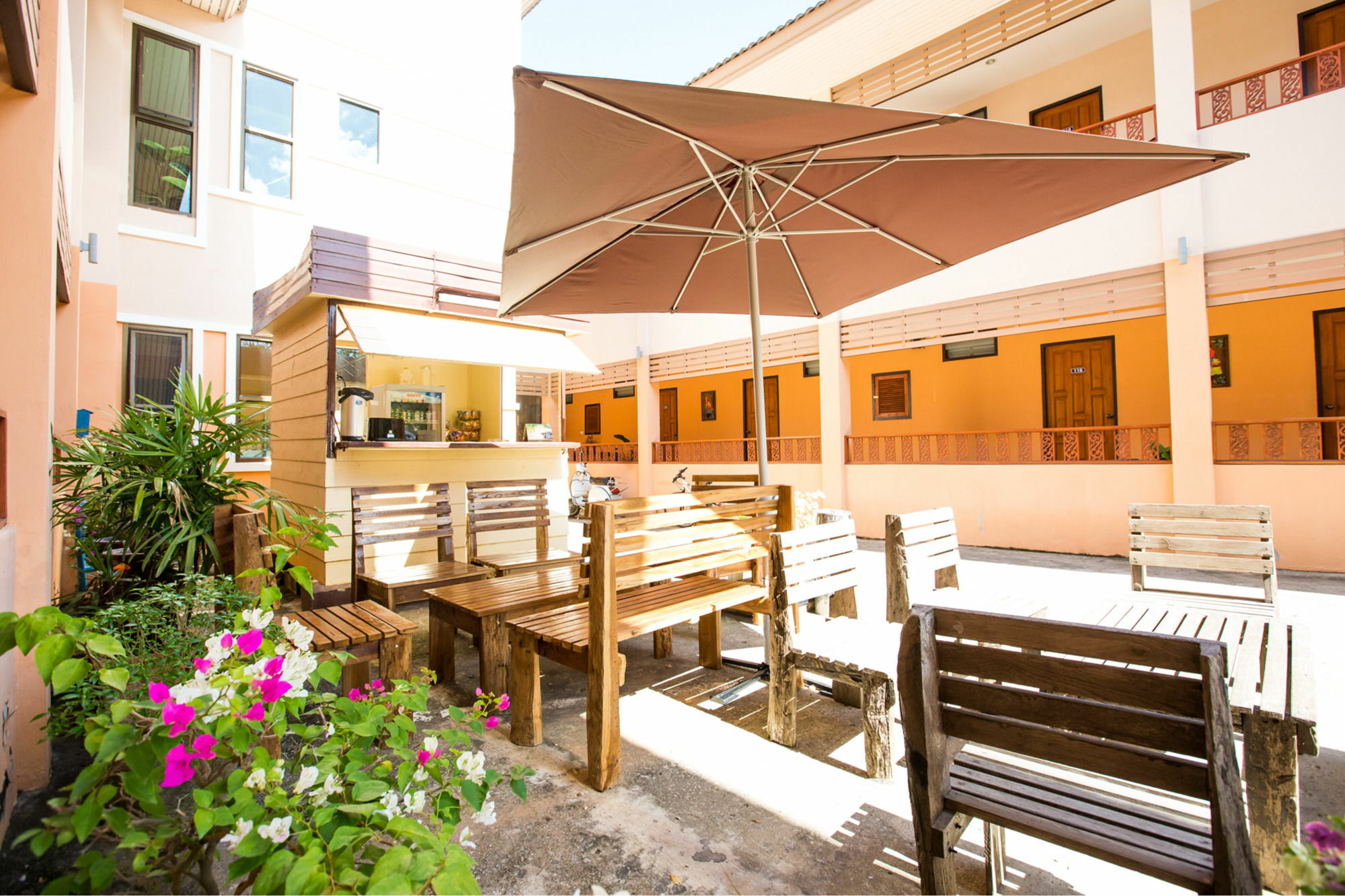 Banlanna Hotel Лампанг Екстериор снимка