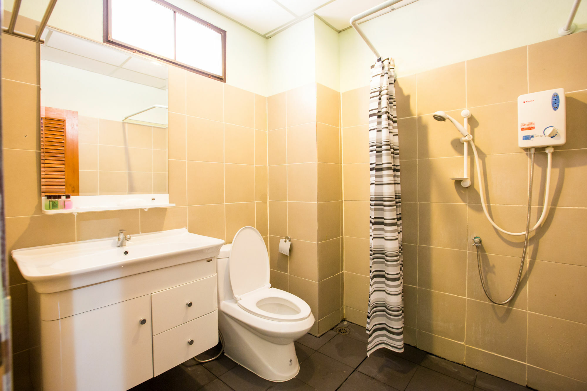 Banlanna Hotel Лампанг Екстериор снимка